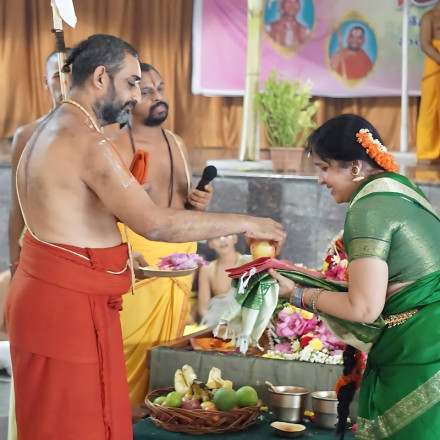 Kuchipudi Usha receiving award