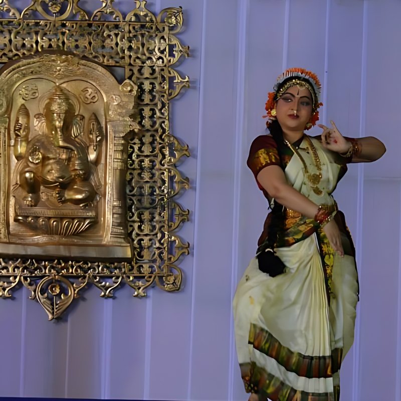 Kuchipudi Usha performer