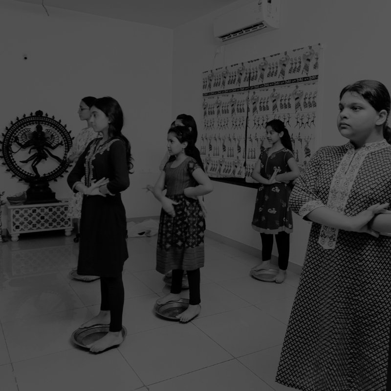 https://kuchipudiusha.com/wp-content/uploads/2024/11/Kuchipudi-Usha-training.jpg